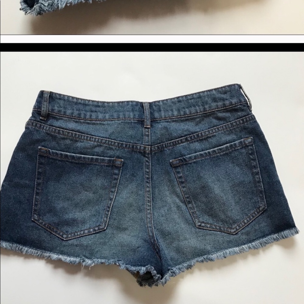 A pair of Forever 21 destressed shorts - Picture 6 of 8